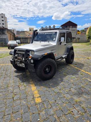 TROLLER T4 2.8 TETO RÍGIDO 12V TURBO INTERCOOLER DIESEL 2P MANUAL